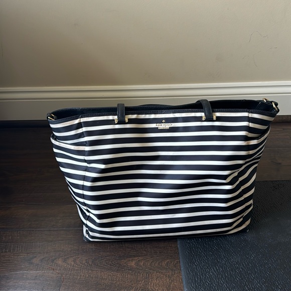 Kate Spade Tote - Picture 2 of 9